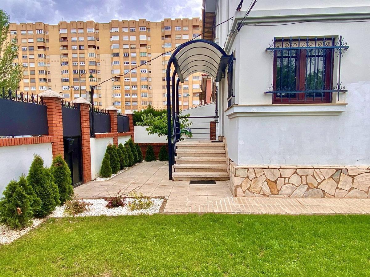 Housing Leon Casa Con Jardin Villa Dış mekan fotoğraf